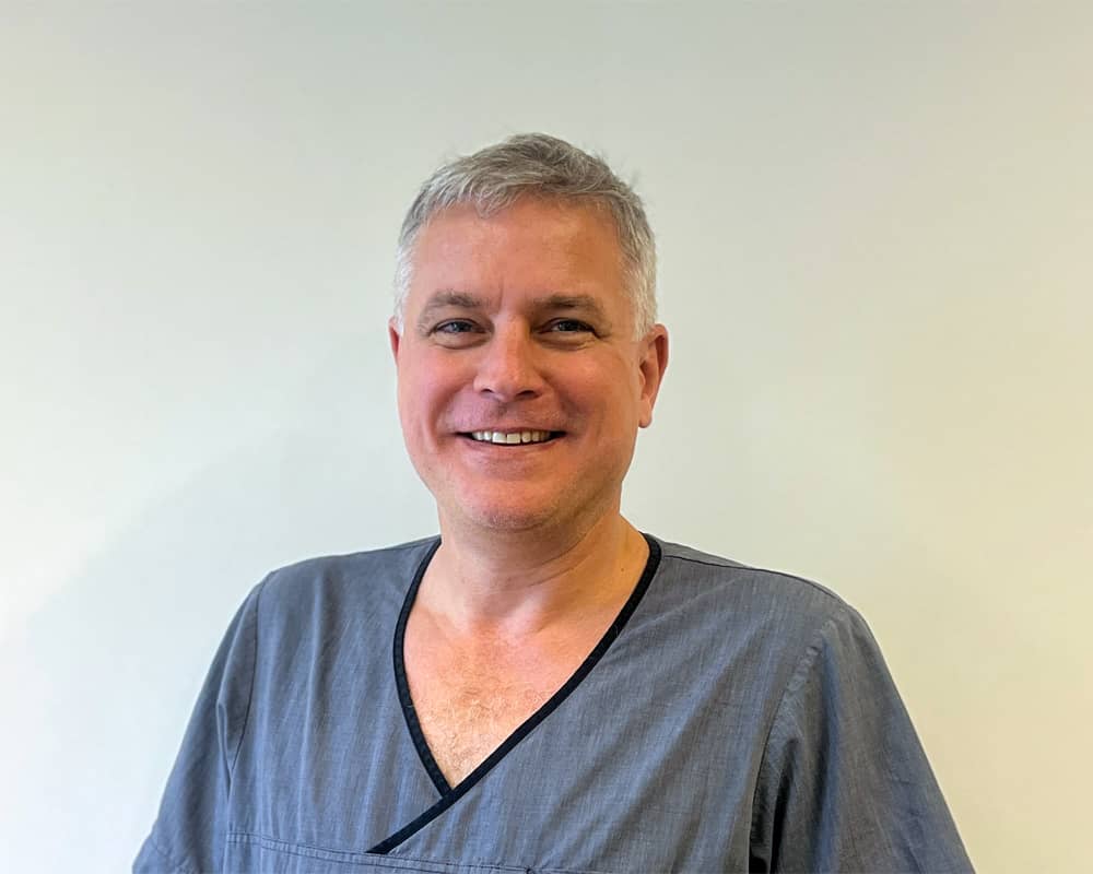 Oralkirurg Norbert Velich hos OralCare